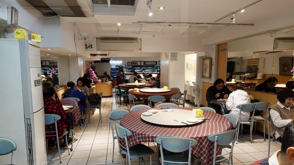 店家主要做上班族生意，平日裡往往都是人山人海。（圖片來源：貓大爺）