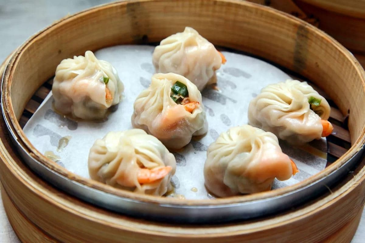 內行帶路吃！中壢忠貞市場６人氣美食：爆汁湯包塞入整尾蝦、比臉大山東大餅