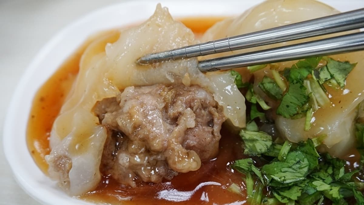 內餡是帶有胡椒香氣的純肉餡，瘦肉餡飽滿扎實。（圖片來源：PEKO の Simple Life）