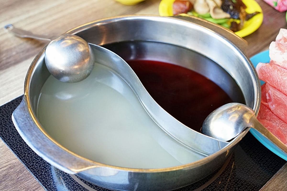 挑戰全台最便宜！270元「火鍋吃到飽」免收服務費，爽嗑50種食材快手刀訂位
