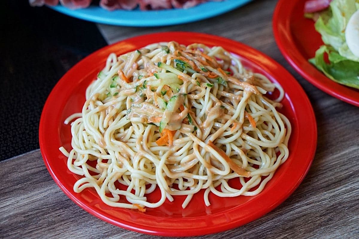 挑戰全台最便宜！270元「火鍋吃到飽」免收服務費，爽嗑50種食材快手刀訂位