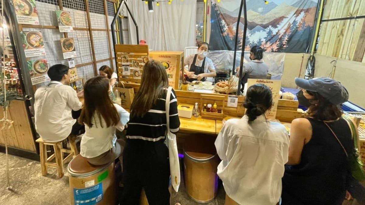 不只泰國小吃，日、韓等各國小吃也都吃得到喔！（圖片來源：JODD FAIRS）