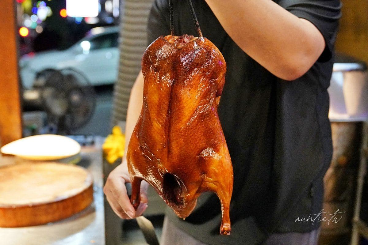 １人也能爽嗑烤鴨！台中「烤鴨片飯」80元鋪滿滿６片，4.6星烤鴨三吃CP值爆表