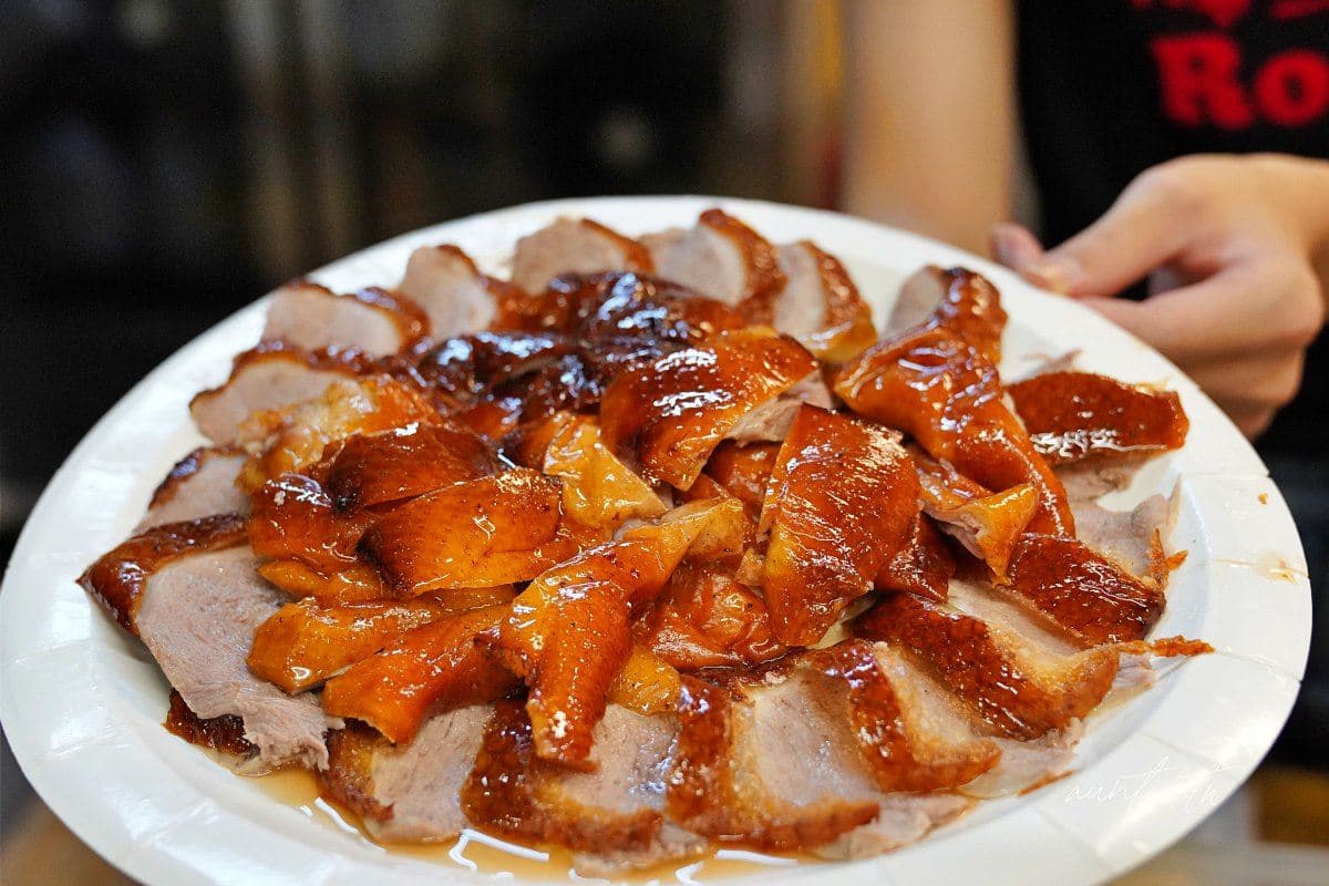 １人也能爽嗑烤鴨！台中「烤鴨片飯」80元鋪滿滿６片，4.6星烤鴨三吃CP值爆表