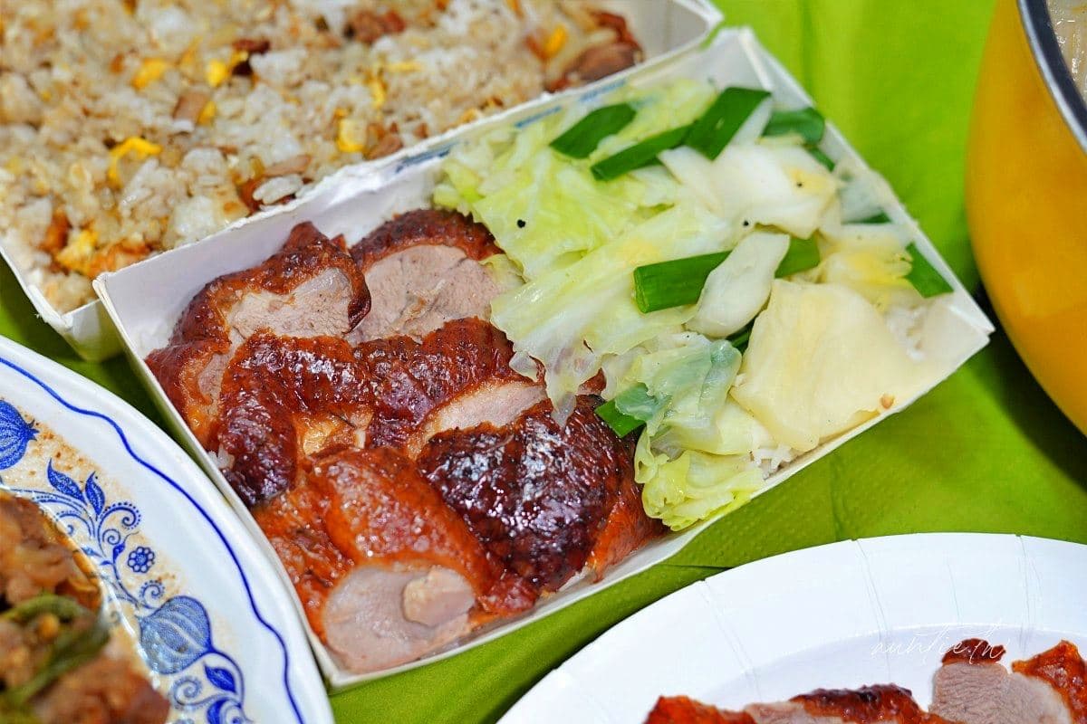 １人也能爽嗑烤鴨！台中「烤鴨片飯」80元鋪滿滿６片，4.6星烤鴨三吃CP值爆表