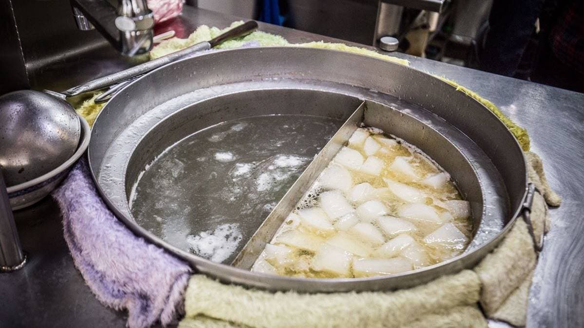 拉麵好吃的祕密就在於精燉的高湯與白蘿蔔。（圖片來源：大手牽小手玩樂趣）