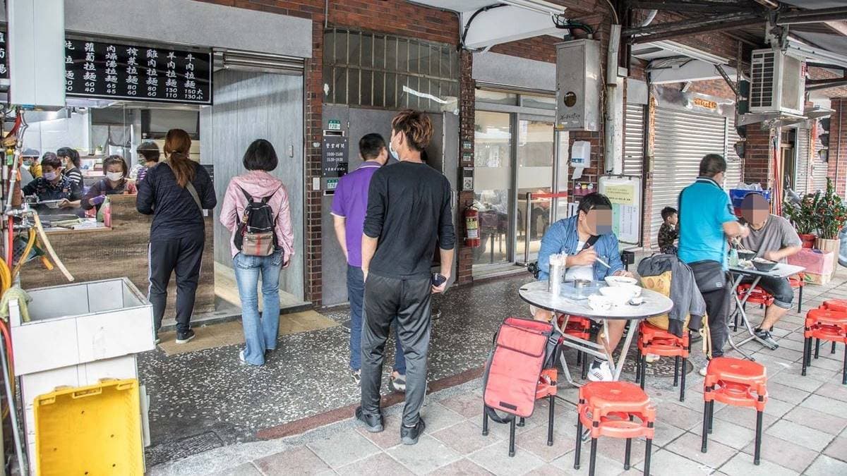 店內店外都設有座位可以內用。（圖片來源：大手牽小手玩樂趣）