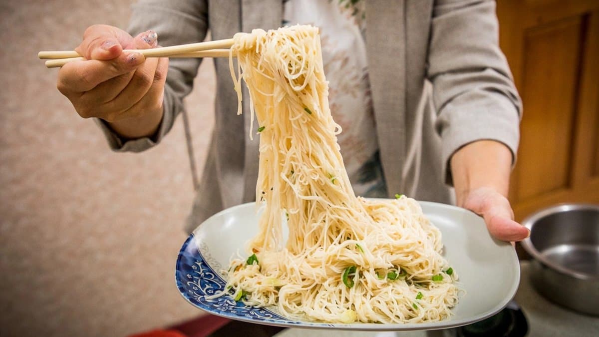 麵線是必點名單之一，使用大量油蔥調味，香氣十足。（圖片來源：大手牽小手。玩樂趣）