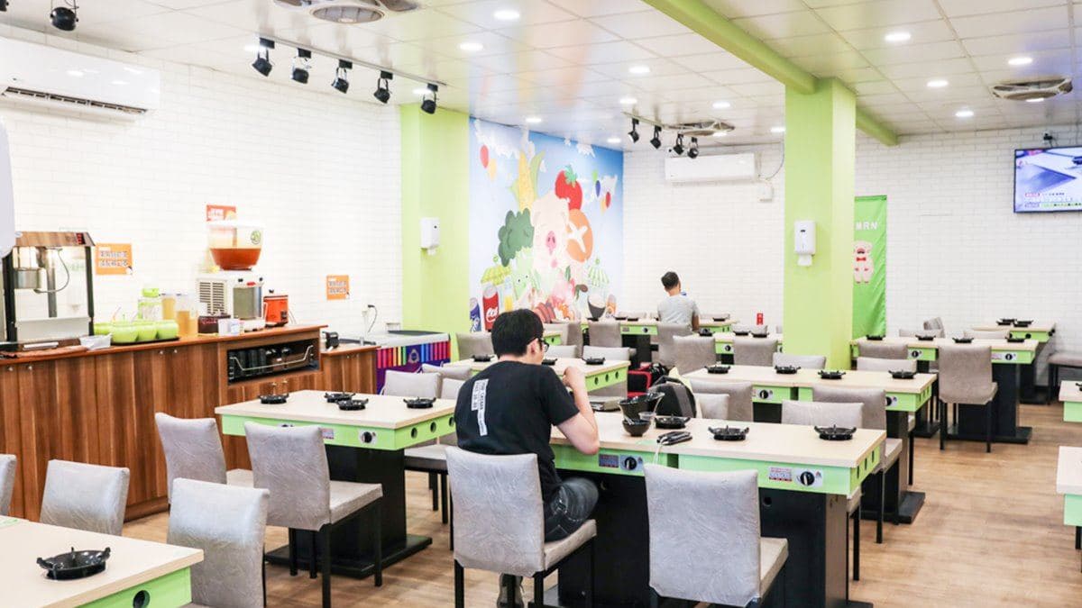 用餐環境明亮，座位空間寬敞舒適並不會太擁擠。（圖片來源：Nana愛旅行札記）