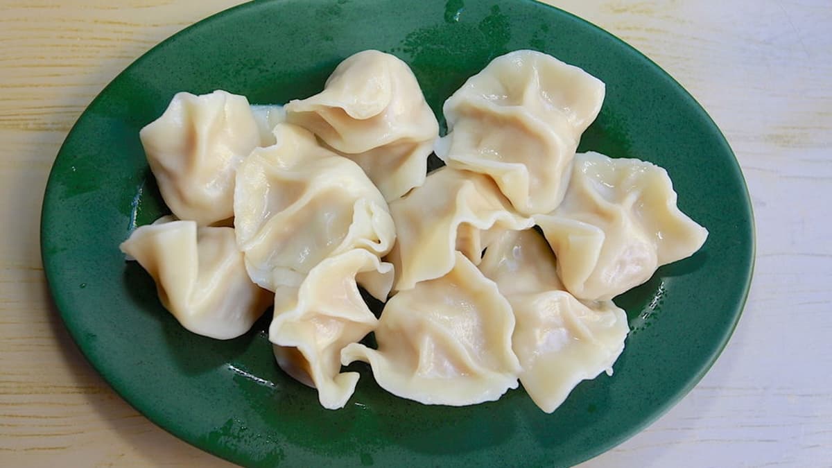 水餃皮厚實飽滿度適中，裡頭的高麗菜也相當脆口。（圖片來源：樂天小高の美食之旅）