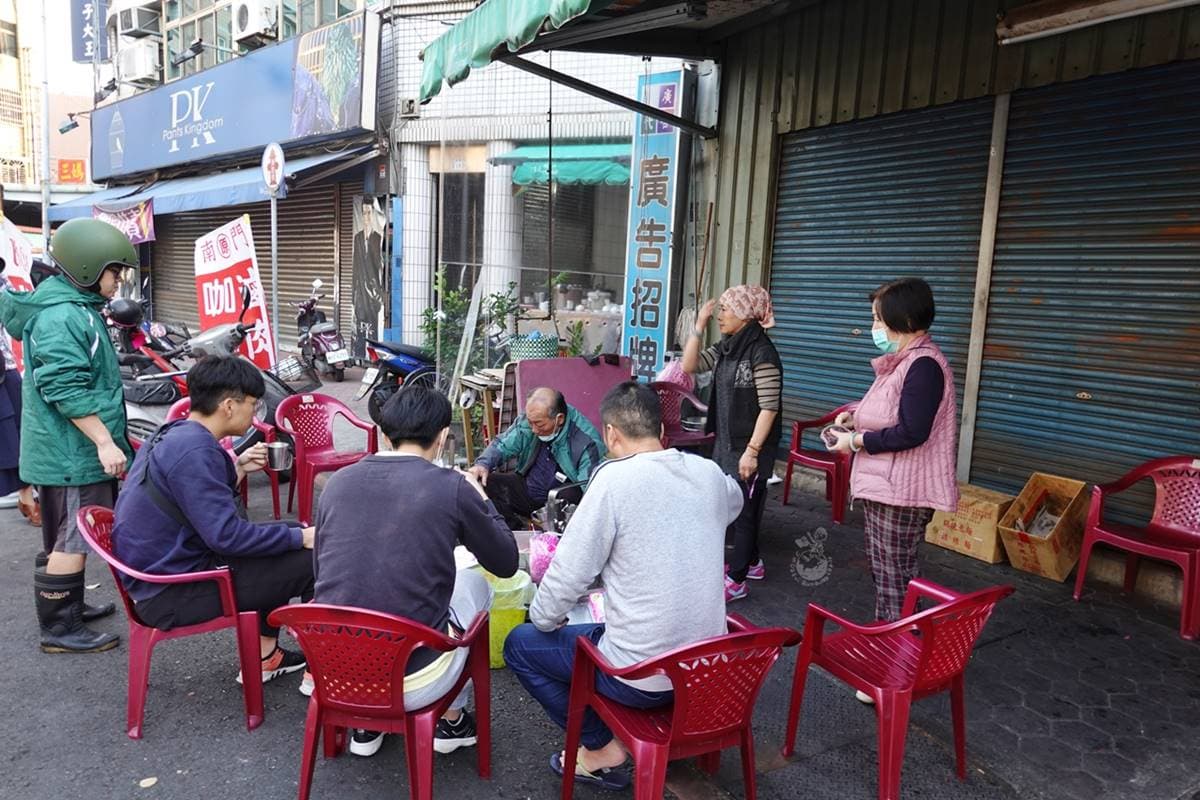 路邊直接開煮!80年「炭燒杏仁茶」激推必加蛋黃,嘉義最接地氣台味早餐 路邊直接開煮!80年「炭燒杏仁茶」激推必加蛋黃,嘉義最接地氣台味早餐