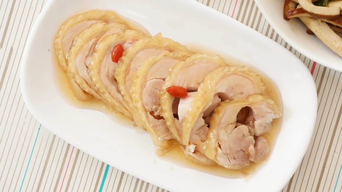 「紹興醉雞」酒香濃郁且超入味，雞腿肉也很嫩。（圖片來源：美食好芃友）