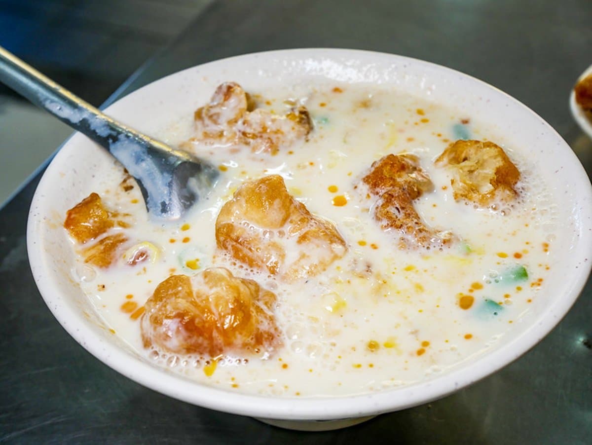 老饕激推台北最好吃!現擀現炸「韭菜炸蛋餅」飄香60年,滿料鹹豆漿也必點 老饕激推台北最好吃!現擀現炸「韭菜炸蛋餅」飄香60年,滿料鹹豆漿也必點