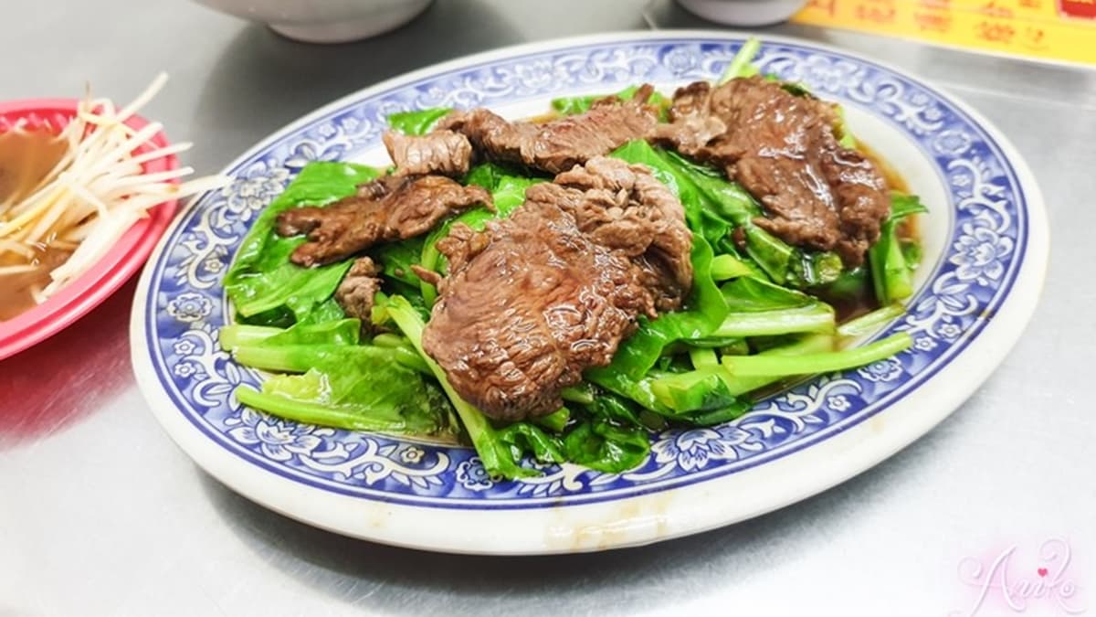 「芥藍牛肉」吃起來鹹中帶著一點甜味。（圖片來源：艾妮可美味人生）