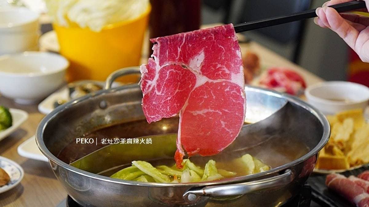 「本產黃牛沙朗」口感扎實，來回涮個幾下口感最佳。（圖片來源：PEKOのSimple Life）