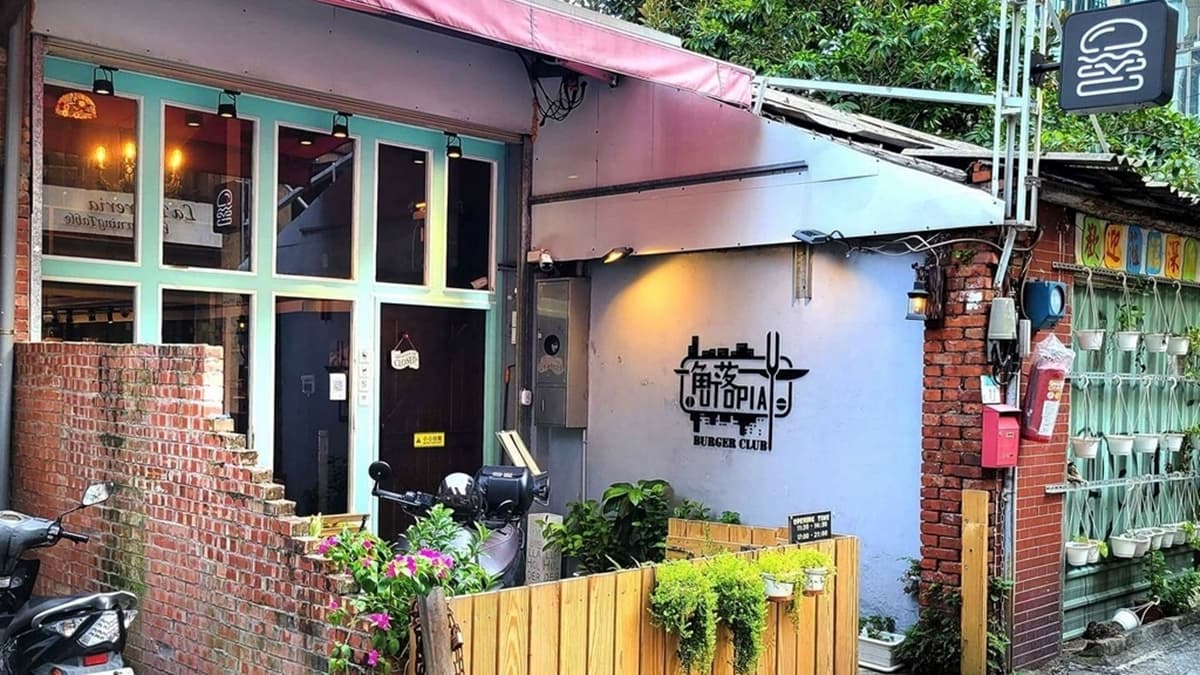「角落utopia」地點介於板橋站與府中站中間。（圖片來源：專業噗嚨共Miso吃走）