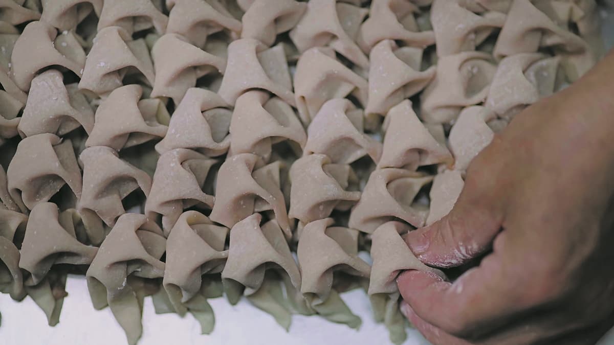 100元就吃飽！台中百年「老字號福州意麵」藏身市場，必點純手工乾麵尬餛飩湯（中獎名單公布）