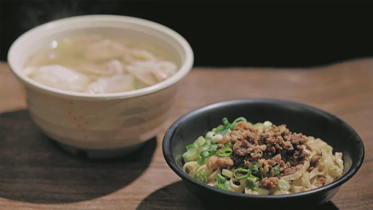 100元就吃飽！台中百年「老字號福州意麵」藏身市場，必點純手工乾麵尬餛飩湯（中獎名單公布）