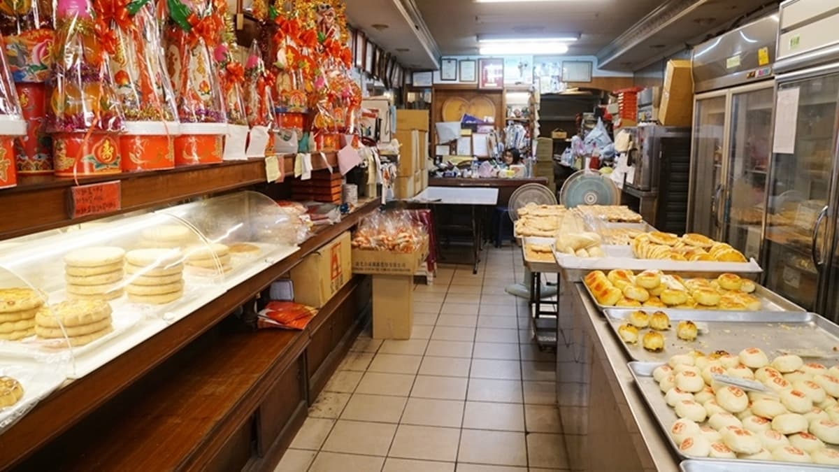 店裡提供多種傳統糕餅、台式麵包，且價格都十分親民。（圖片來源：PEKO の Simple Life）