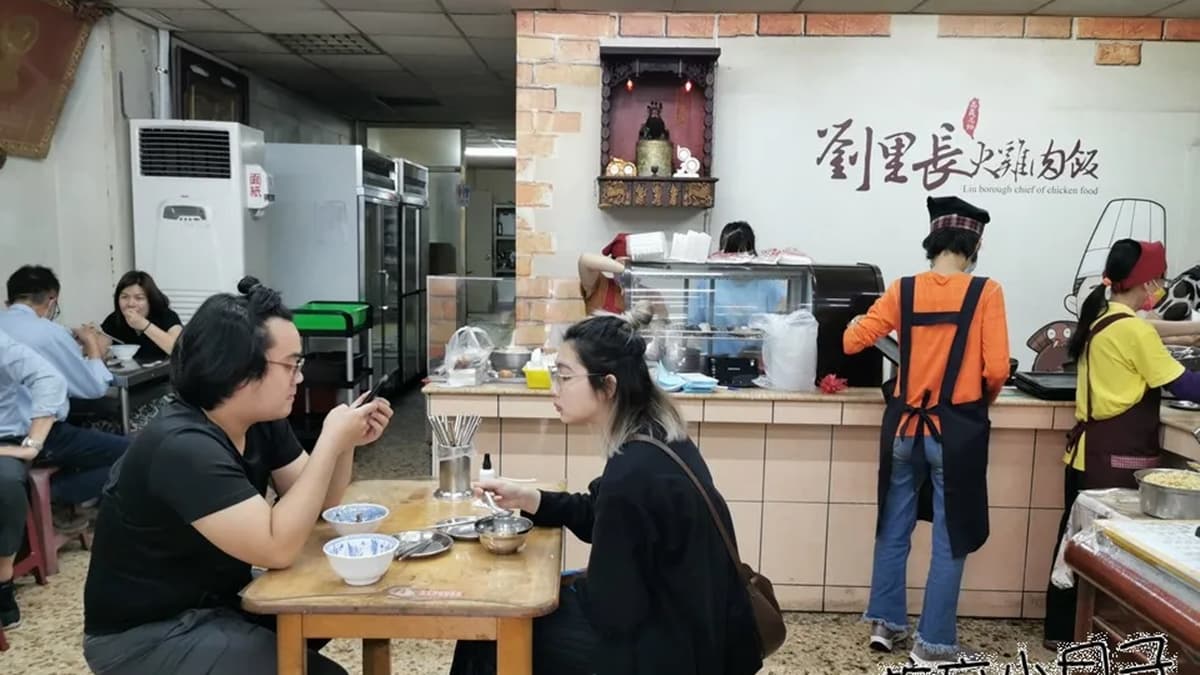 雖然是老店，但裡面的環境整理得相當乾淨，不會有油耗味。（圖片來源：旅充小日子）