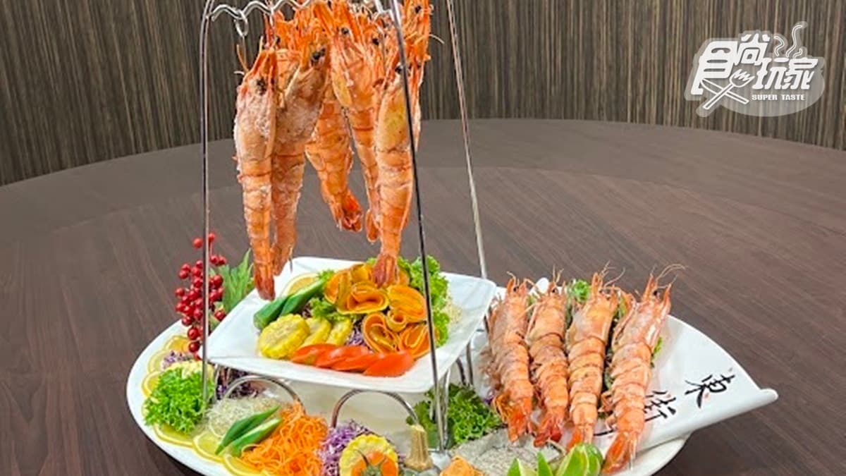 比臉大「手臂蝦」以鹽烤的方式，肉質鮮嫩又Q彈。