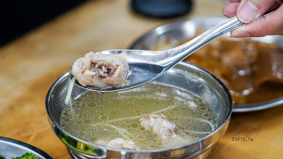 「火雞腳湯」吃著吃著都覺得補充了許多膠原蛋白，湯也鮮甜好喝。（圖片來源：軟西遊記）