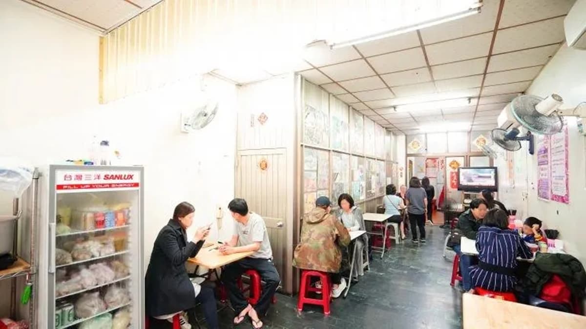 中午才剛開始營業，整家店馬上客滿。（圖片來源：貪吃鬼熊熊）
