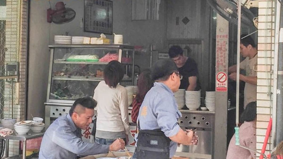 高雄老字號麵店「文璋陽春麵」，是傳承超過50年歷史的老味道。（圖片來源：跟著尼力吃喝玩樂）