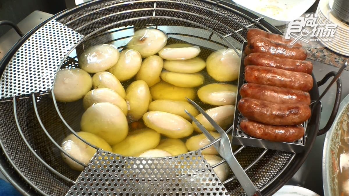 店家的肉圓使用低溫油泡。