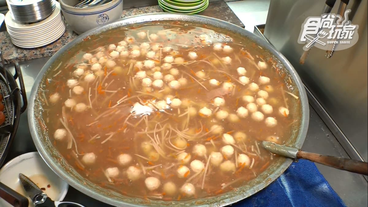 「魚羹」裡頭的魚丸帶點咬勁，魚漿的甜度頗為美味。