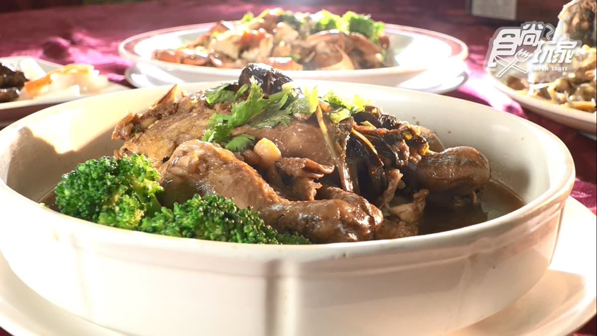 以炸、滷、蒸雞肉入口即化開，很適合年長的長輩的料理。