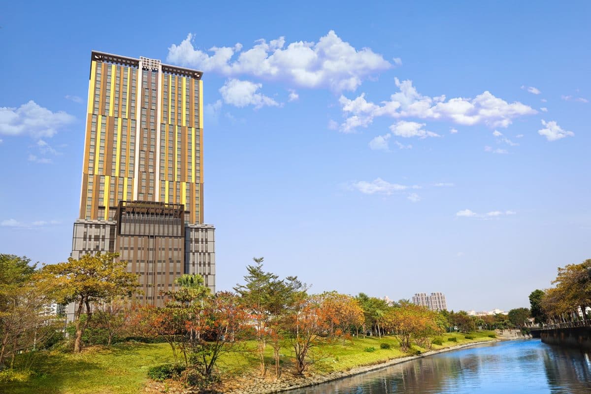 一次爽住南北地標飯店！買１晚送１晚現省２萬元，吃到飽、水療按摩池都免費