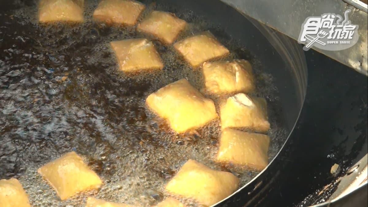 外酥內嫩的豆腐，一咬就會爆汁。