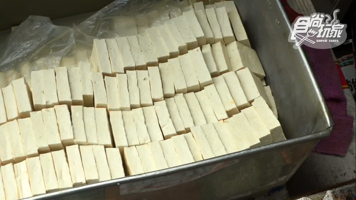 用蔬果調製臭豆腐，味道不會很重。