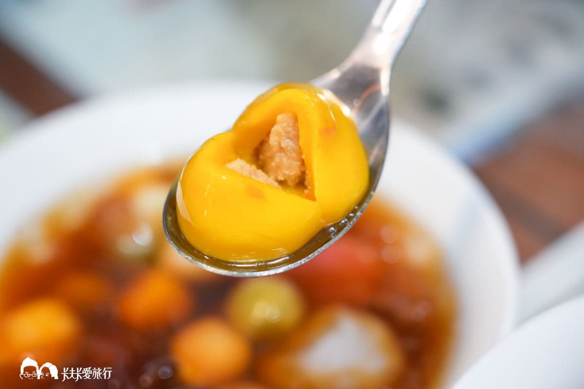 30年老店擠滿人！在地人最愛「彩虹湯圓」１碗嘗５口味，老饕激推爆餡鹹湯圓