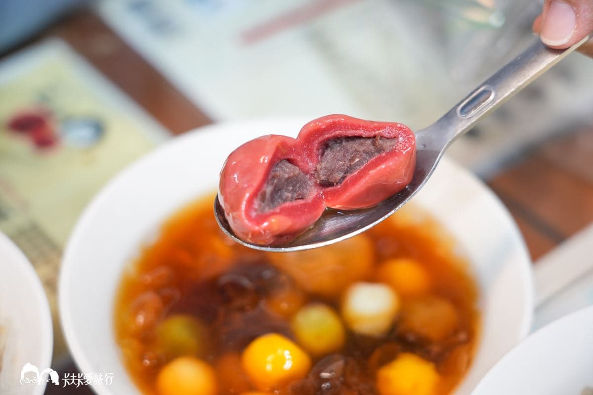 30年老店擠滿人！在地人最愛「彩虹湯圓」１碗嘗５口味，老饕激推爆餡鹹湯圓