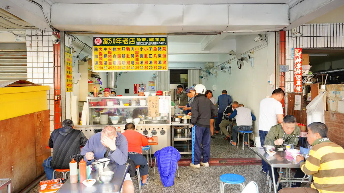 位於高雄鼓山的「吳家豬血湯」，於民國45年創立。（圖片來源：貪吃鬼熊熊）