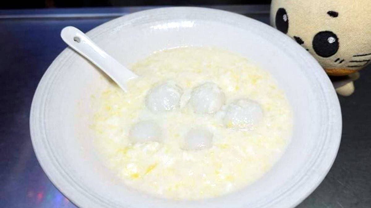 芝麻餡中有加豬板油，格外的香，但是不會油膩。（圖片來源：貓大爺部落格）