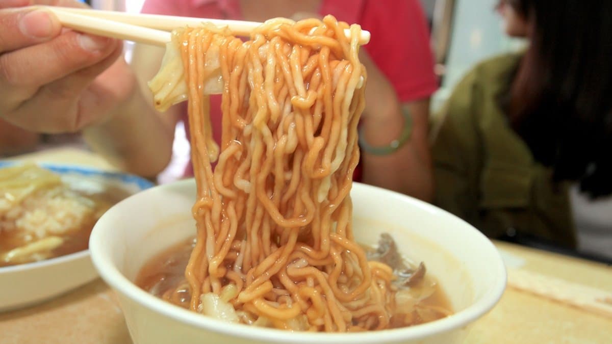 鱔魚口感脆口無腥味，意麵吸飽羹湯卻不軟爛。（圖片來源：樂天小高の美食之旅）