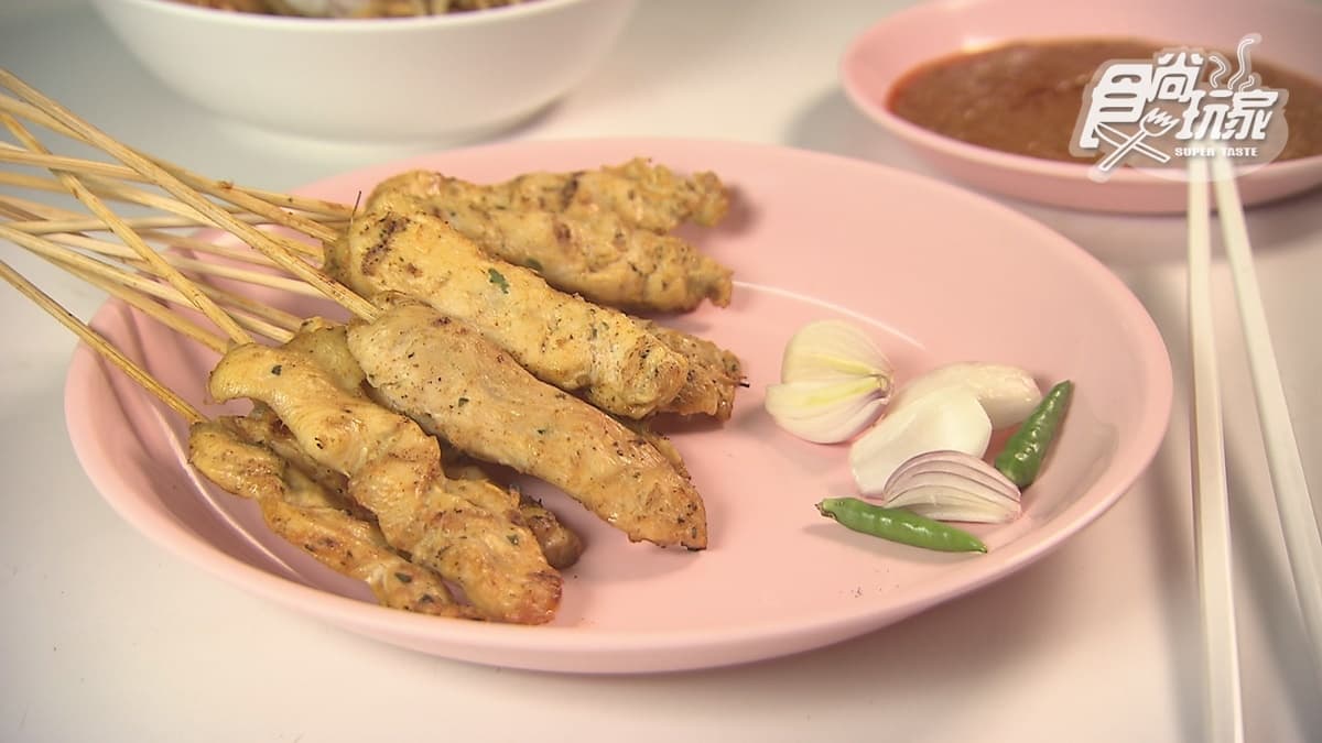 「沙嗲串」的調醬相當下飯。