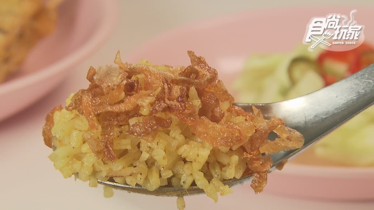 「香料飯」上頭的油蔥酥很香，吃起來還帶甜味。