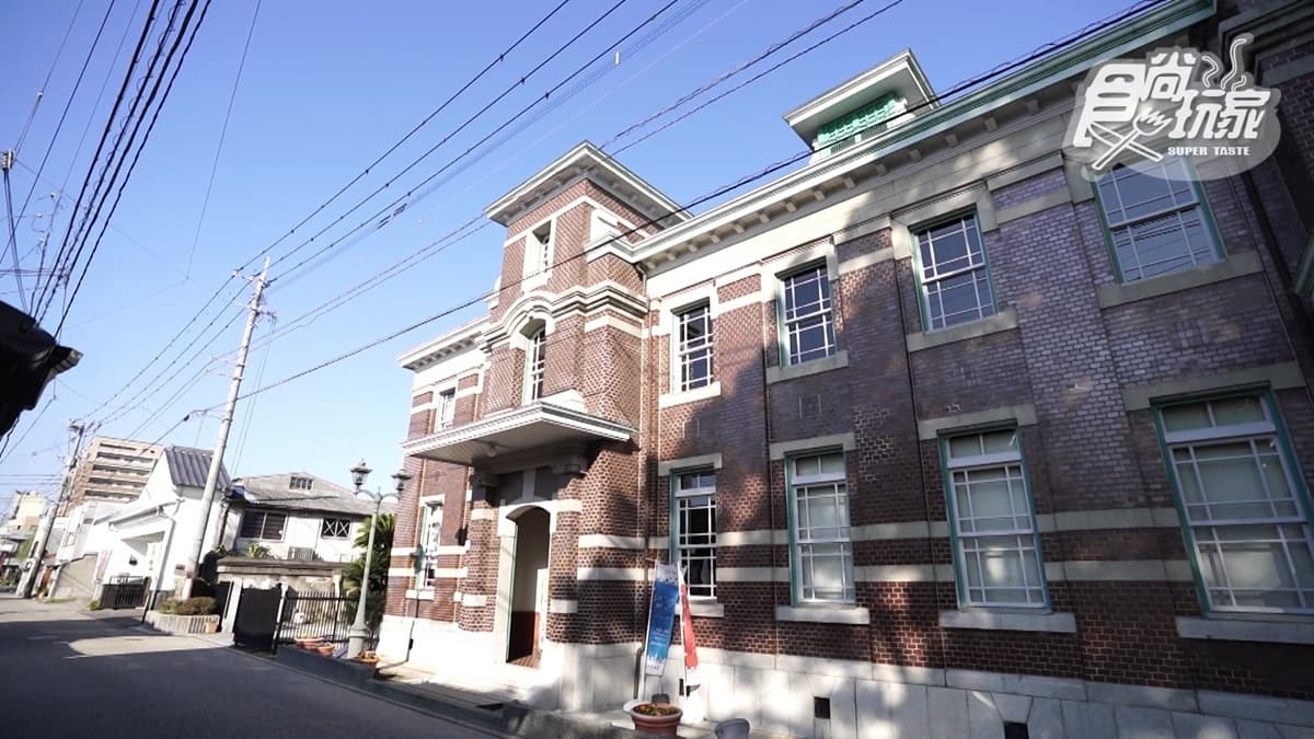 佐賀縣這間咖啡廳就藏身在舊「古賀銀行」內，是日本百年古蹟。