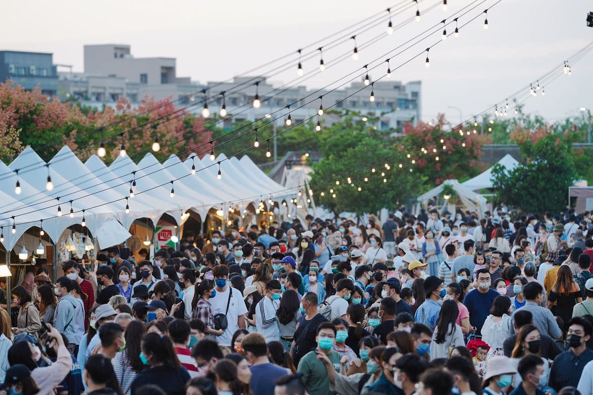 限時2天快衝!耶誕節免費逛「高雄快閃市集」,80間人氣餐飲+主流樂團嗨唱 限時2天快衝!耶誕節免費逛「高雄快閃市集」,80間人氣餐飲+主流樂團嗨唱