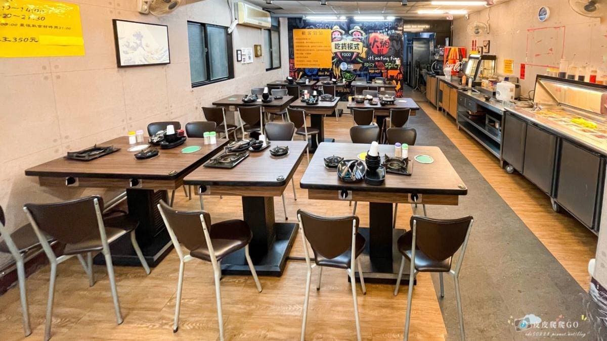 店內座位是以２至４人座為主，環境寬敞、明亮又乾淨。（圖片來源：皮皮爬爬go）