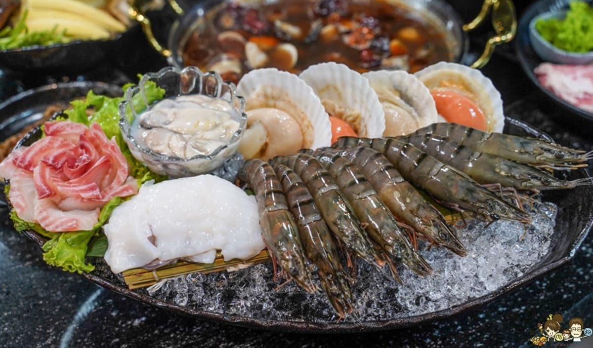 免衝水族館擠人！超低調「火鍋界Xpark」藏夢幻水母牆，爽嗑爆量蛤蜊、A5和牛
