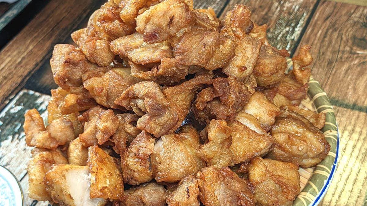 來這裡必點炸物，有日式炸雞、杏孢菇、甜不辣、可樂餅。（圖片來源：老皮嫩肉的流水帳生活）