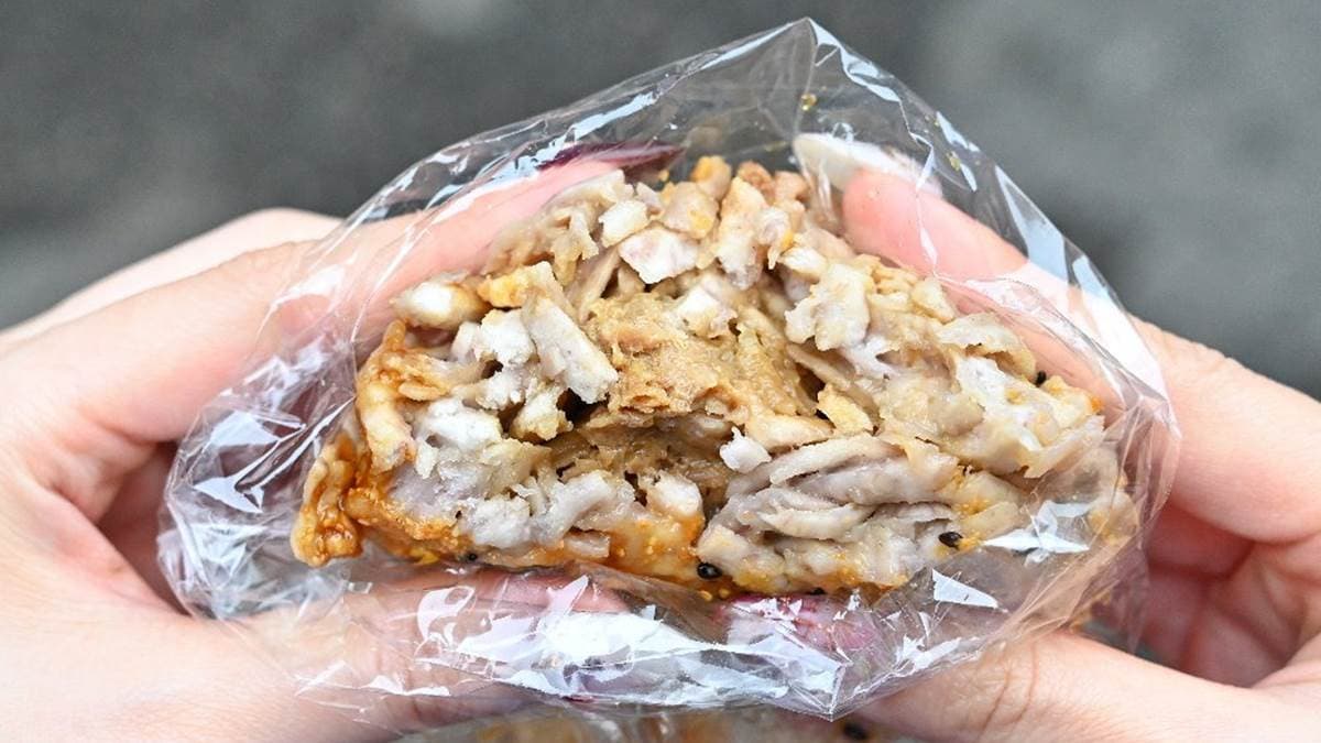 「芋香包」內餡的豬肉大塊又扎實，淋上特製醬汁，多了迷人鹹香。（圖片來源：糖糖‘s享食生活）