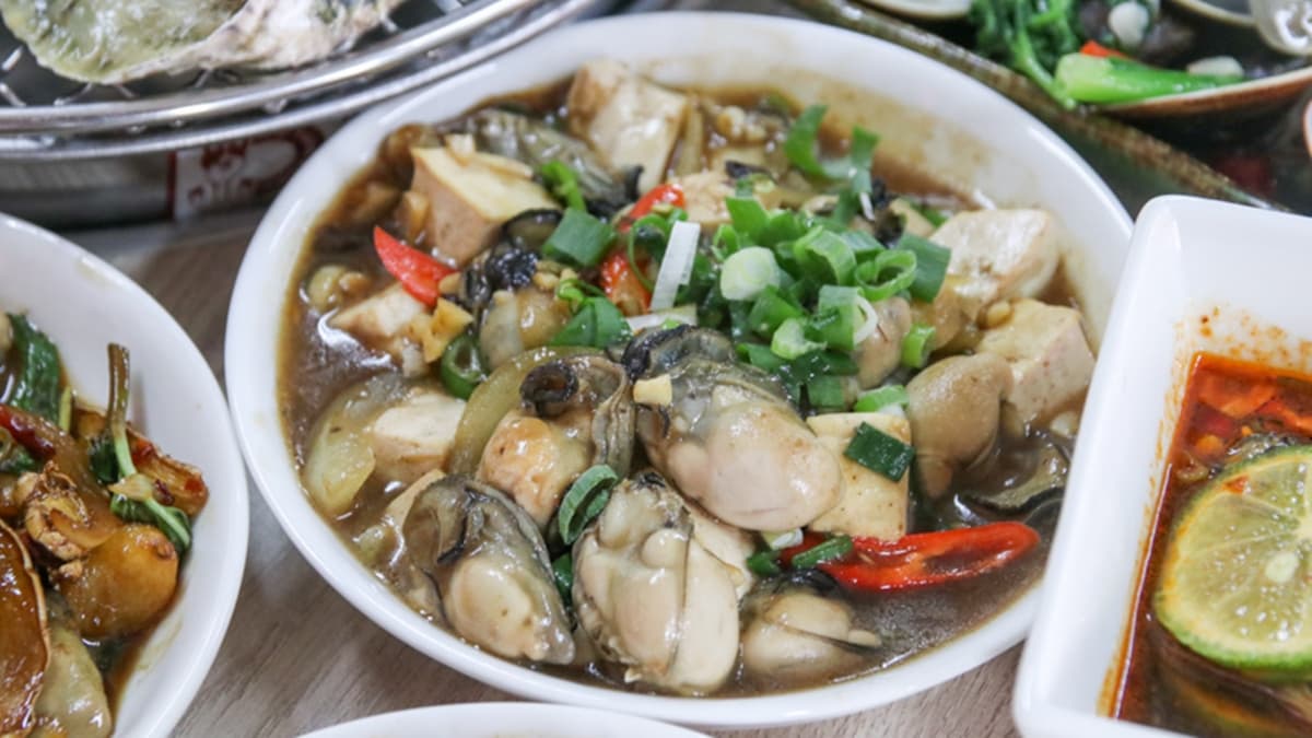 「豆鼓鮮蚵」屬於重口味路線，豆鼓搭配醬油的香氣和鮮蚵好下飯。（圖片來源：花露露 の花花世界）