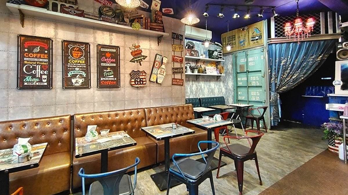 店內浮誇又華麗的裝潢，號稱板橋最美肉圓店。（圖片來源：PEKOのSimple Life）