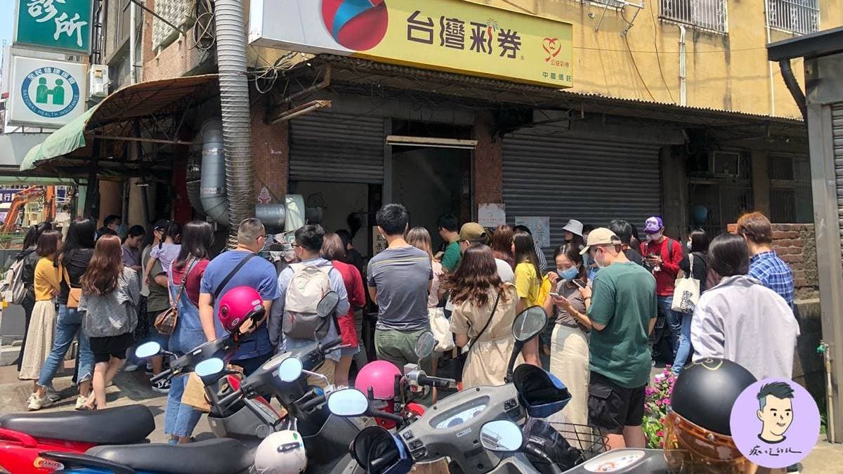 店家堪稱是嘉義最扯的排隊店，想吃最久要等上８小時才能取餐。（圖片來源：痴吃的玩）
